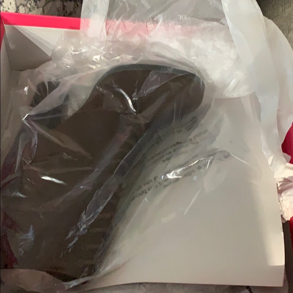 Boots - Picture 4 of 5